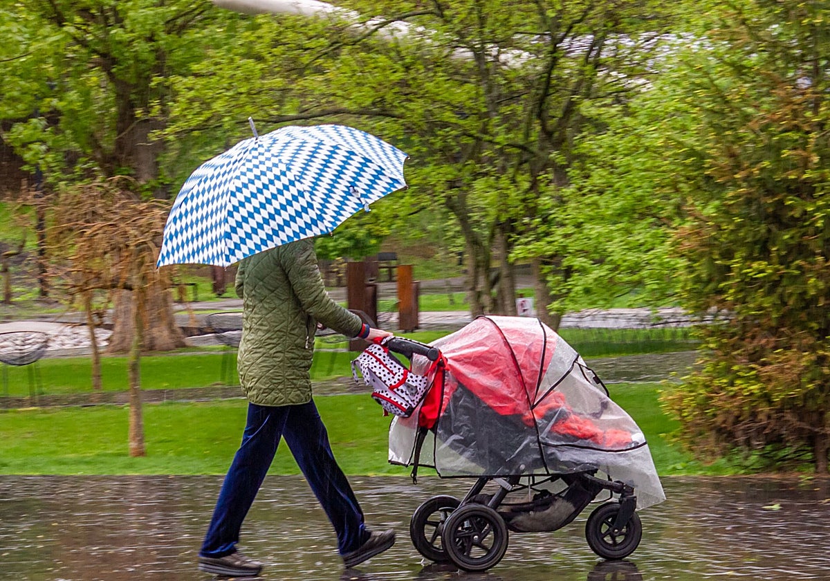 El leve repunte del número de nacimientos en Cantabria rompe una larga racha, pero no frena la tendencia.
