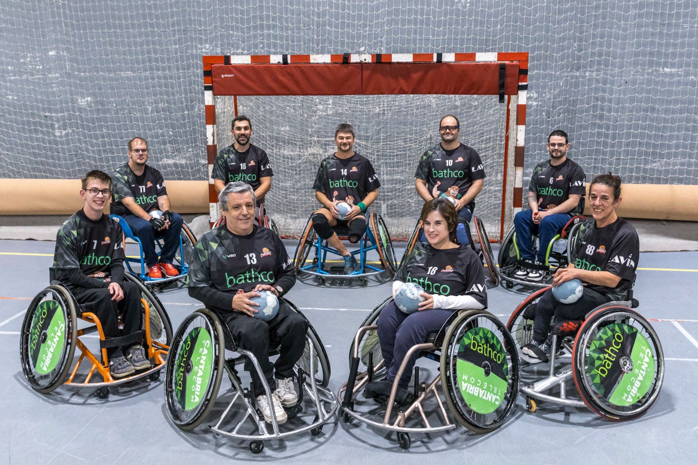 Arriba de izquierda a derecha: Marcos Solana, Pablo Miguel 'Piti' López, Óscar Laguna, Sergio Herrera y Pablo Cerezo. Abajo de izquierda a derecha: Luke Kilford, Juan Francisco Cerezo, Marina Pereda, María Cruz Ruiz.