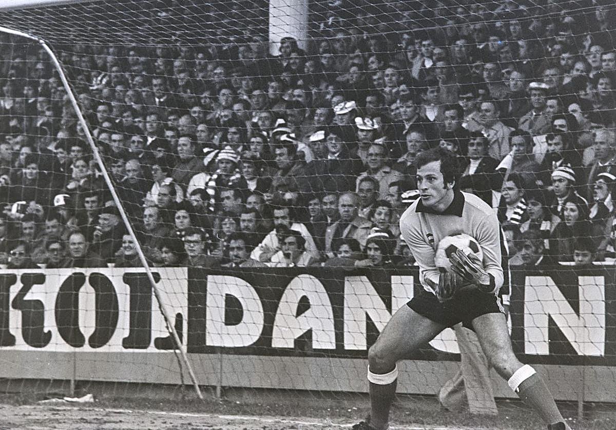 Monchi, durante el partido contra el Burgos de 1977.