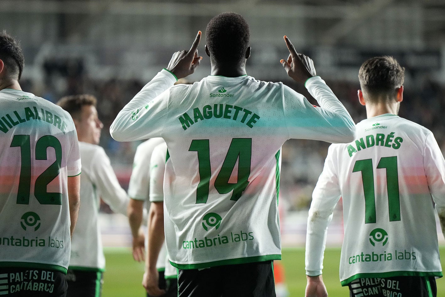 Maguette Gueye celebra su tanto.