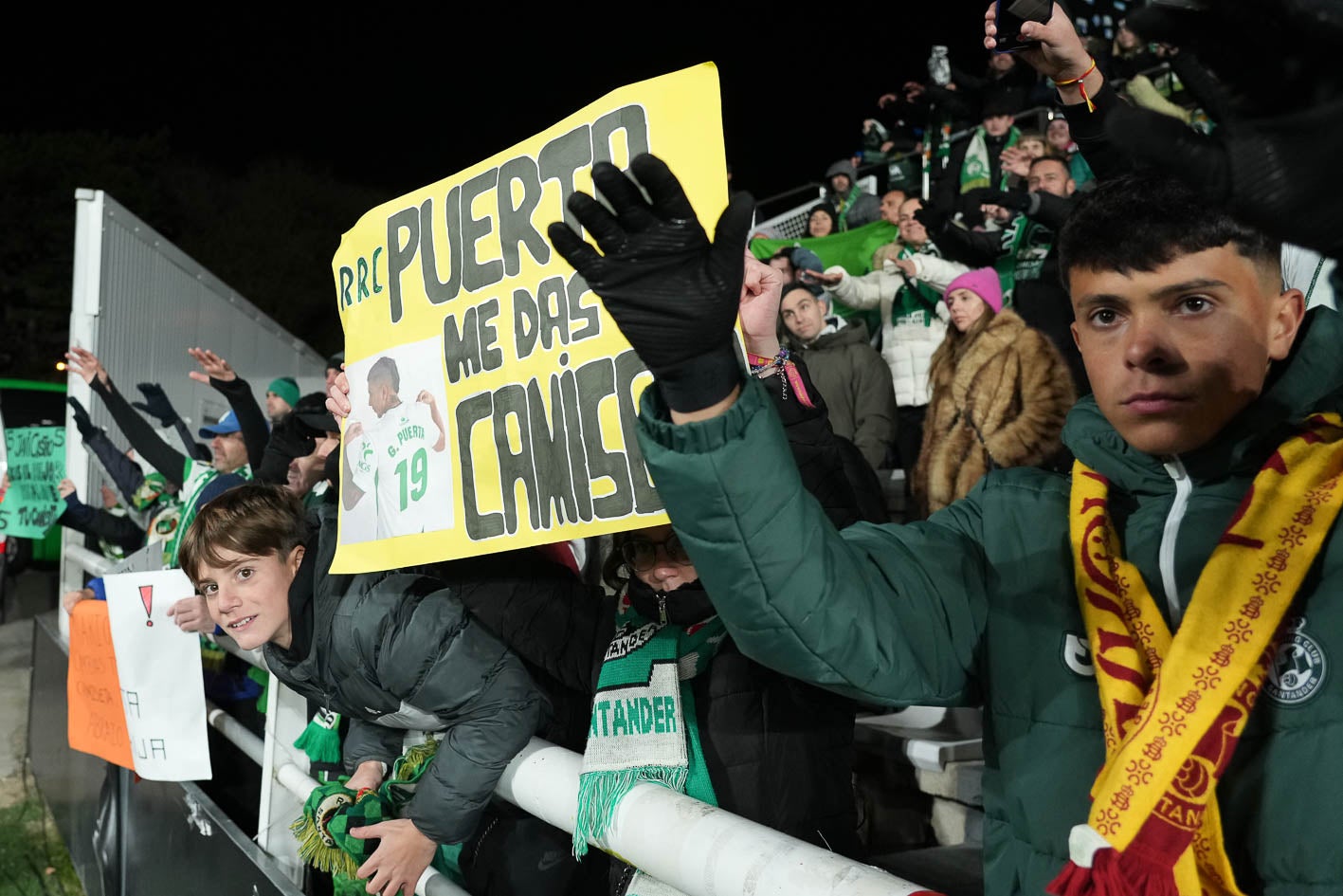 Aficionadas racinguistas en las gradas de El Plantío. 