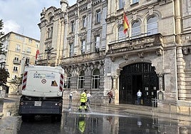 La empresa de limpieza PreZero trata de recuperar la normalidad frente al Ayuntamiento el pasado agosto, tras una jornada de fuertes precipitaciones.