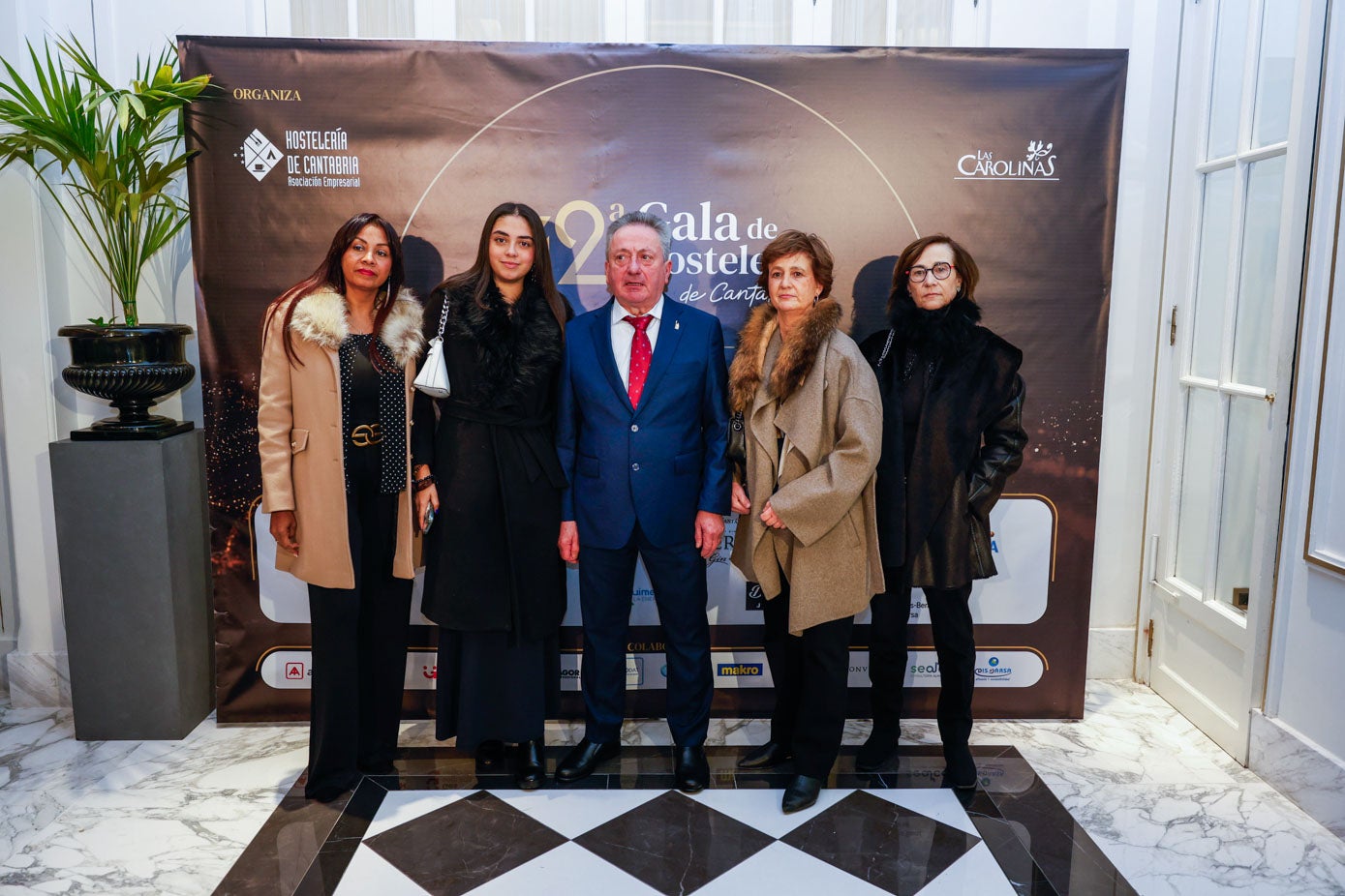 Carmen Ulcabares, Saray Urquijo, Domingo Urquijo, Ana González y Marga González.