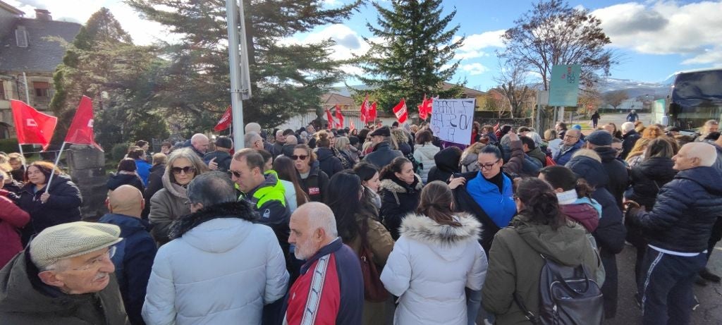 A la concentración se acercaron muchos vecinos de la comarca.