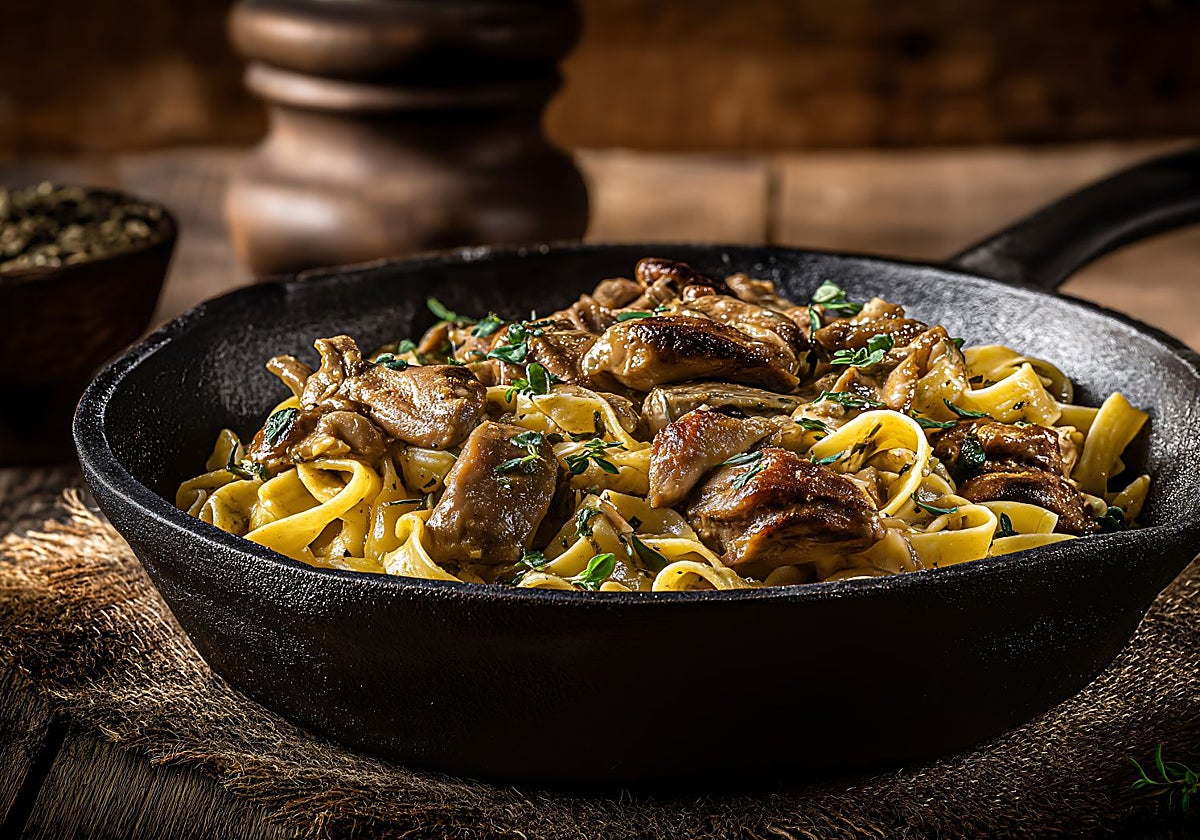 Tallarines en salsa de setas.