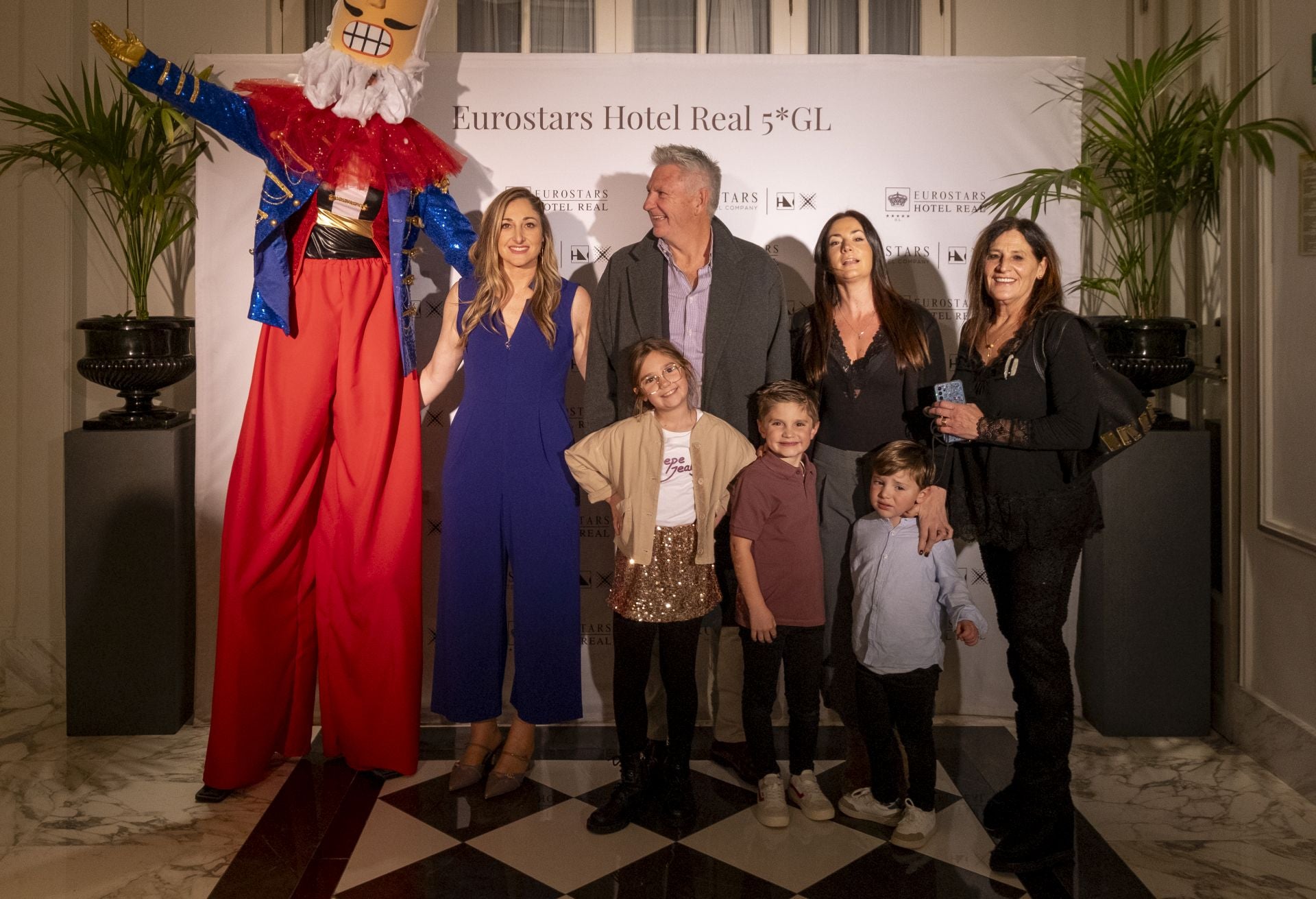 María Martínez Alberdi, Daniel Martínez, Natalia Velasco, Leo Velasco, Natalia Martínez, Luca Velasco y Mercedes Alberdi.