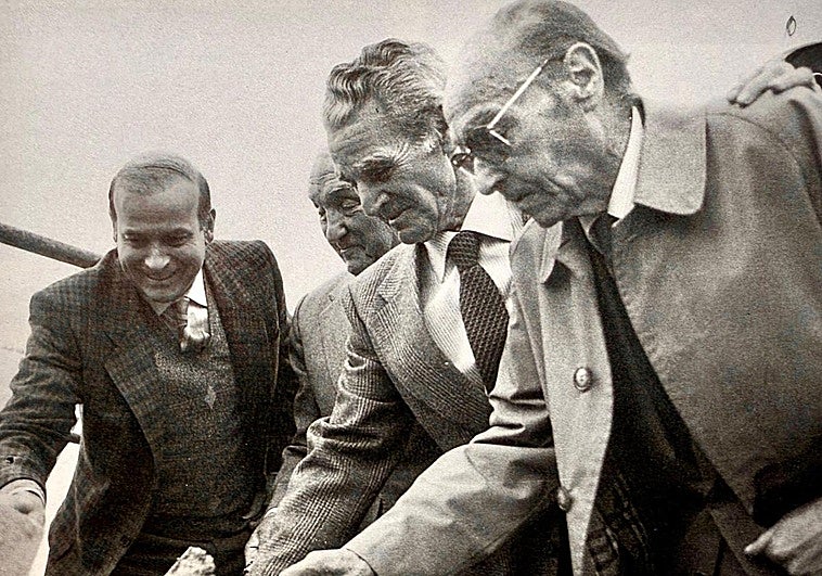 De izquierda a derecha: Juan Hormaechea (alcalde de Santander en ese momento), Germán, Felipe e Ibarra (exjugadores del Racing).