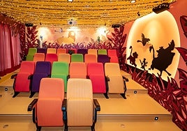 El espacio cuenta con 23 butacas y está ambientado en la película de 'El Rey León'.