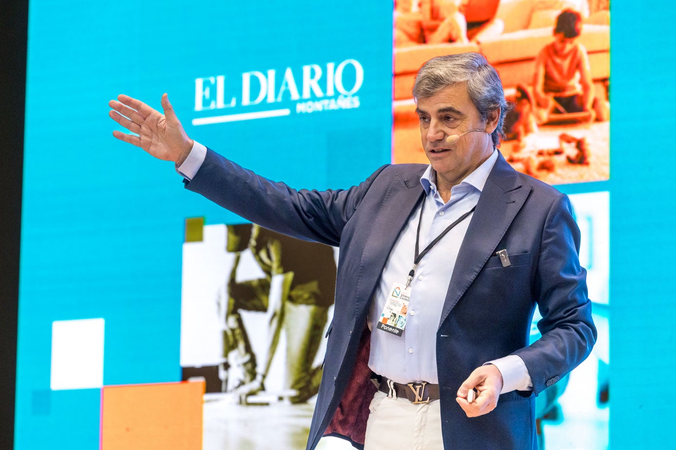 Eduardo Martín ha sido el encargado de abrir el turno de ponencias.