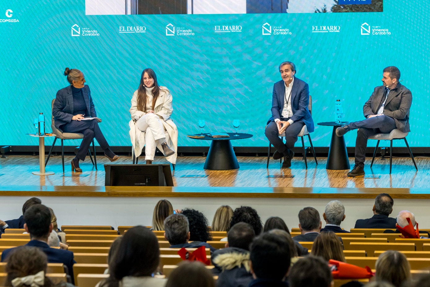 Leticia Mena, Lara Bárcena, Carlos García y Joaquín Vázquez durante la primera mesa redonda de la jornada.