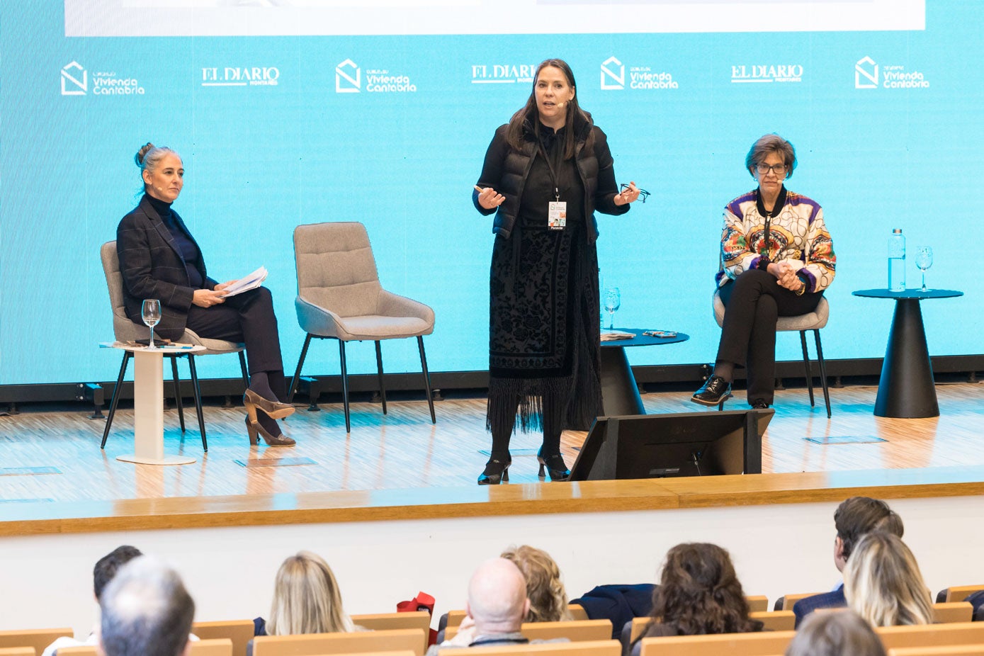 Leticia Mena, Ana Lozano y Xenia Beltrán sobre el escenario del congreso.