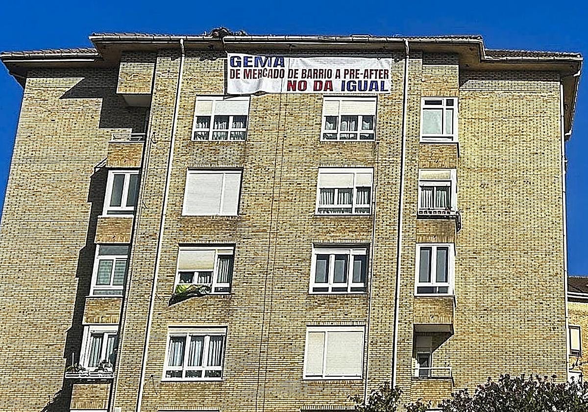 Quince asociaciones se suman a la protesta contra el McDonald's del Mercado de Puertochico