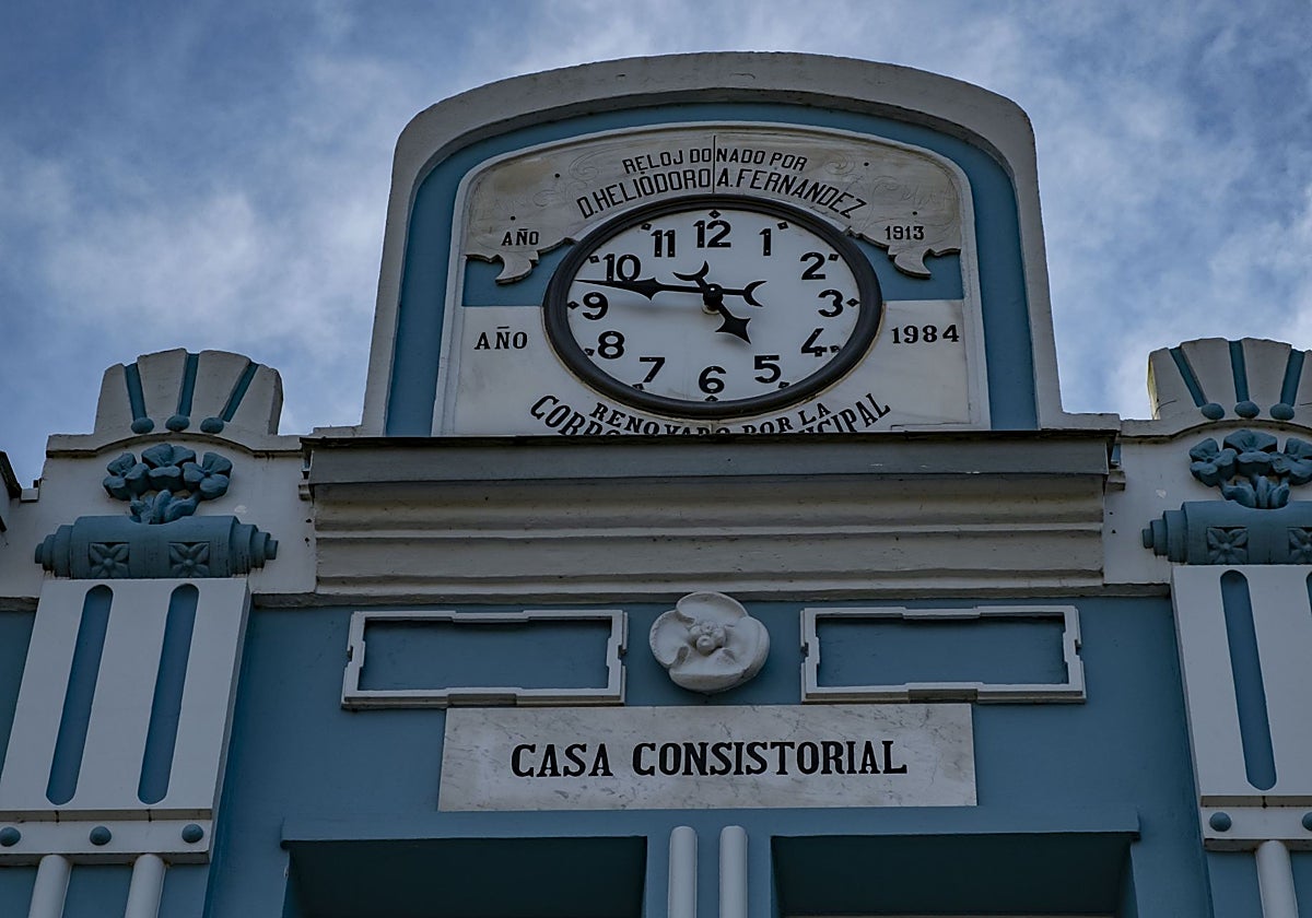 Fachada del Ayuntamiento de Colindres.