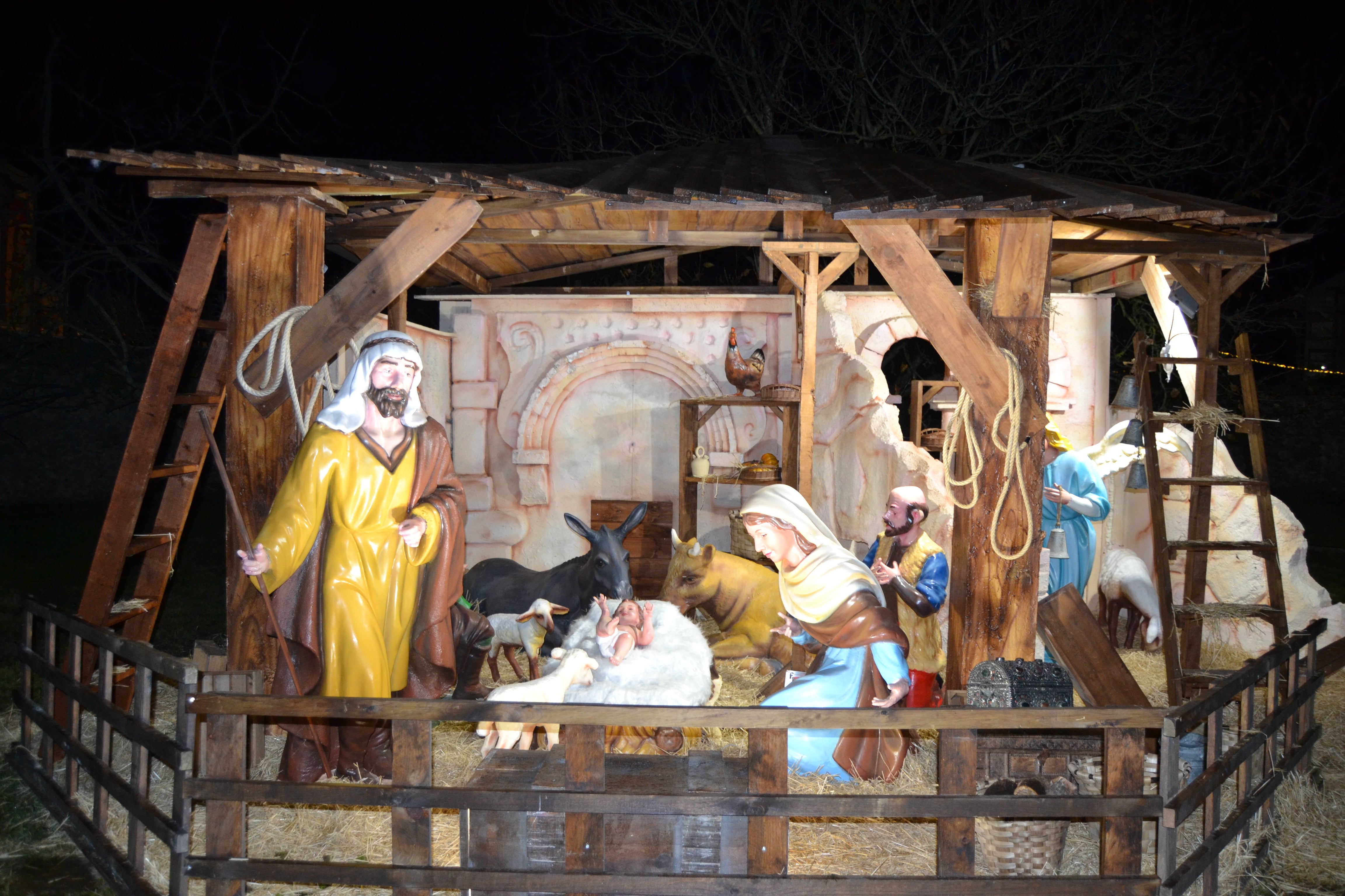 El portal de belén a tamaño gigante. 