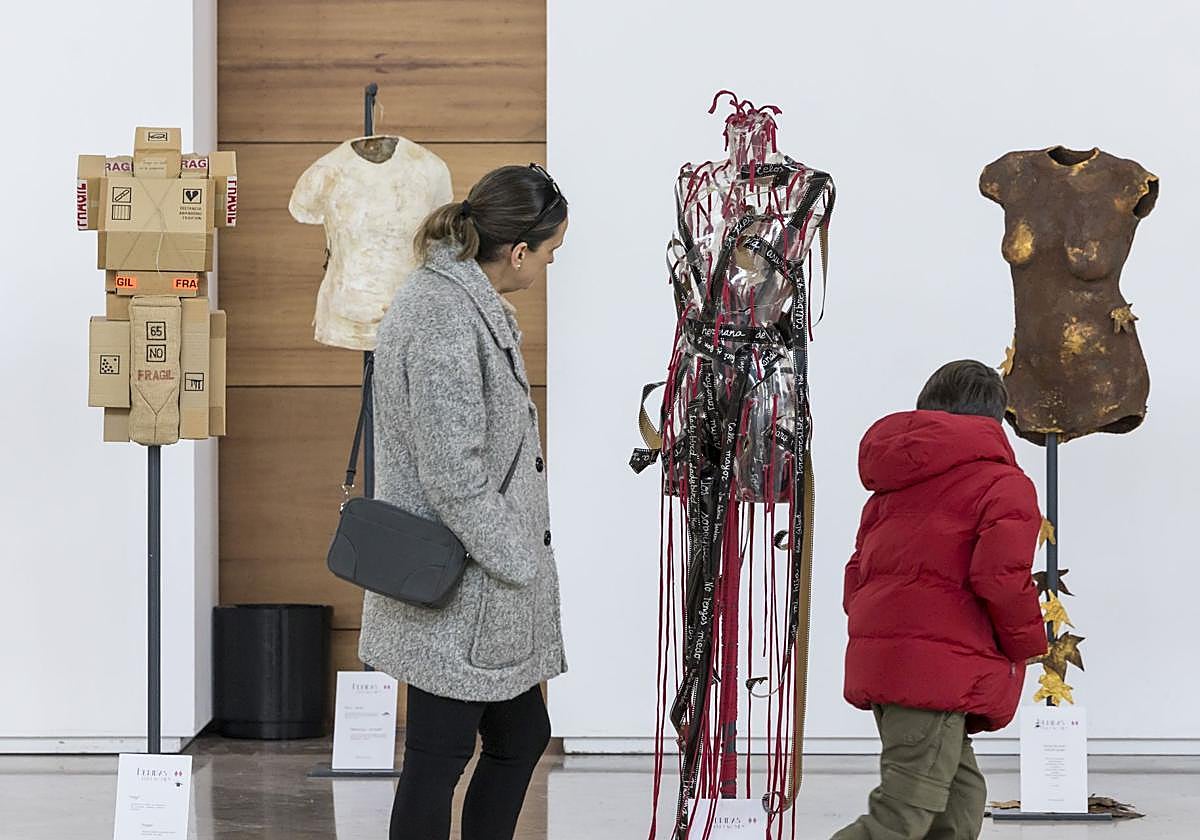 La instalación 'Heridas' se compone de bustos de varias artistas.