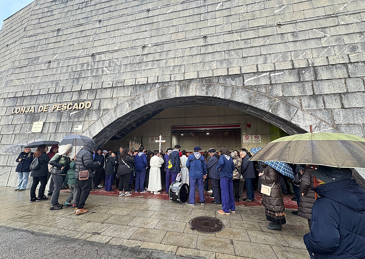 Imagen secundaria 1 - Castro Urdiales celebra San Andrés entre lluvia, sol y, como es obligado, caracoles