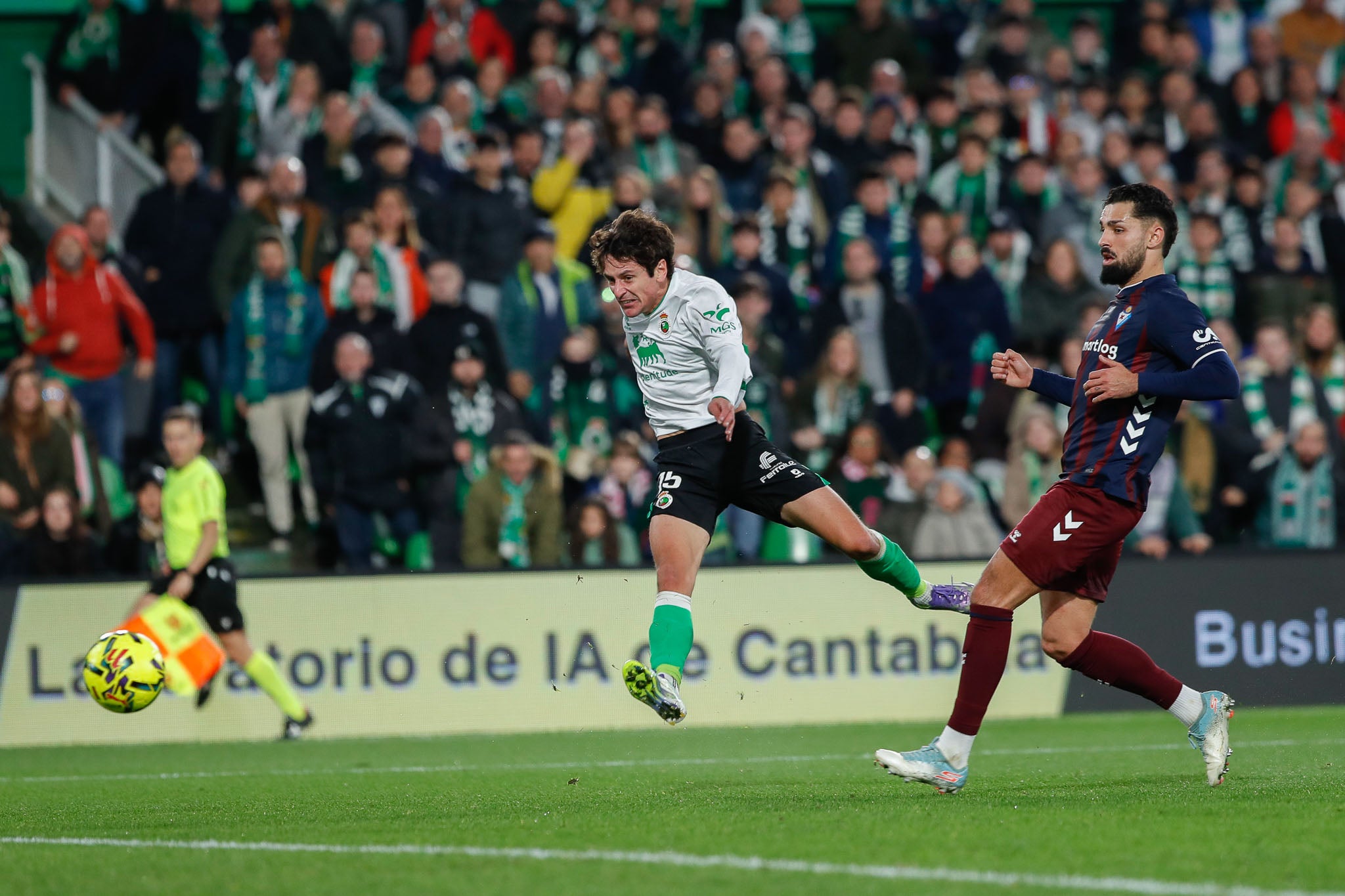 Sangalli, en plena carrera tras la que marcó un golazo, el cuarto del partido 