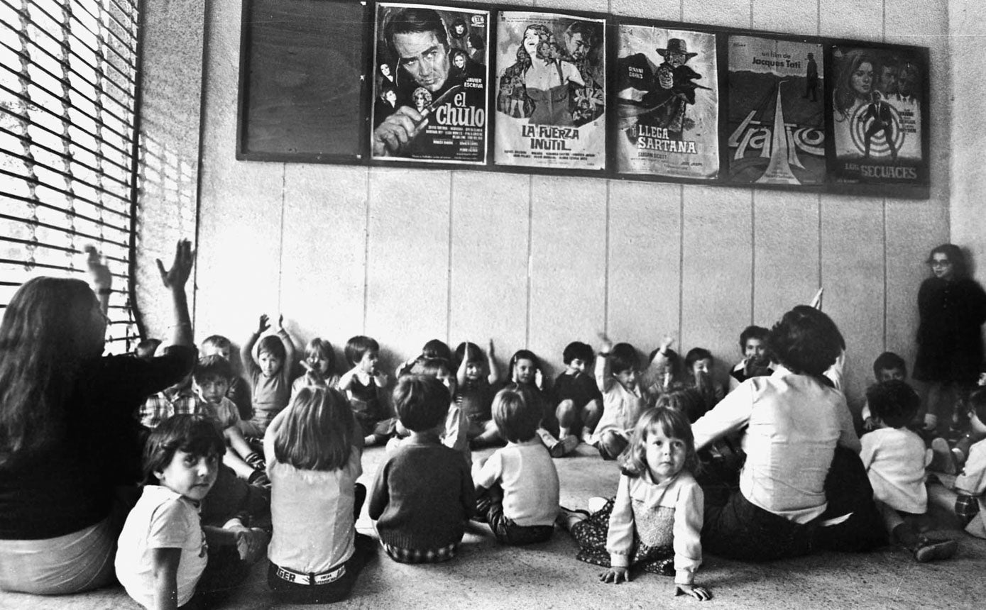 En el barrio de Ciutat Meridiana de Barcelona, se inició, en 1977, una intensa lucha para conseguir una escuela más para niños de EGB.