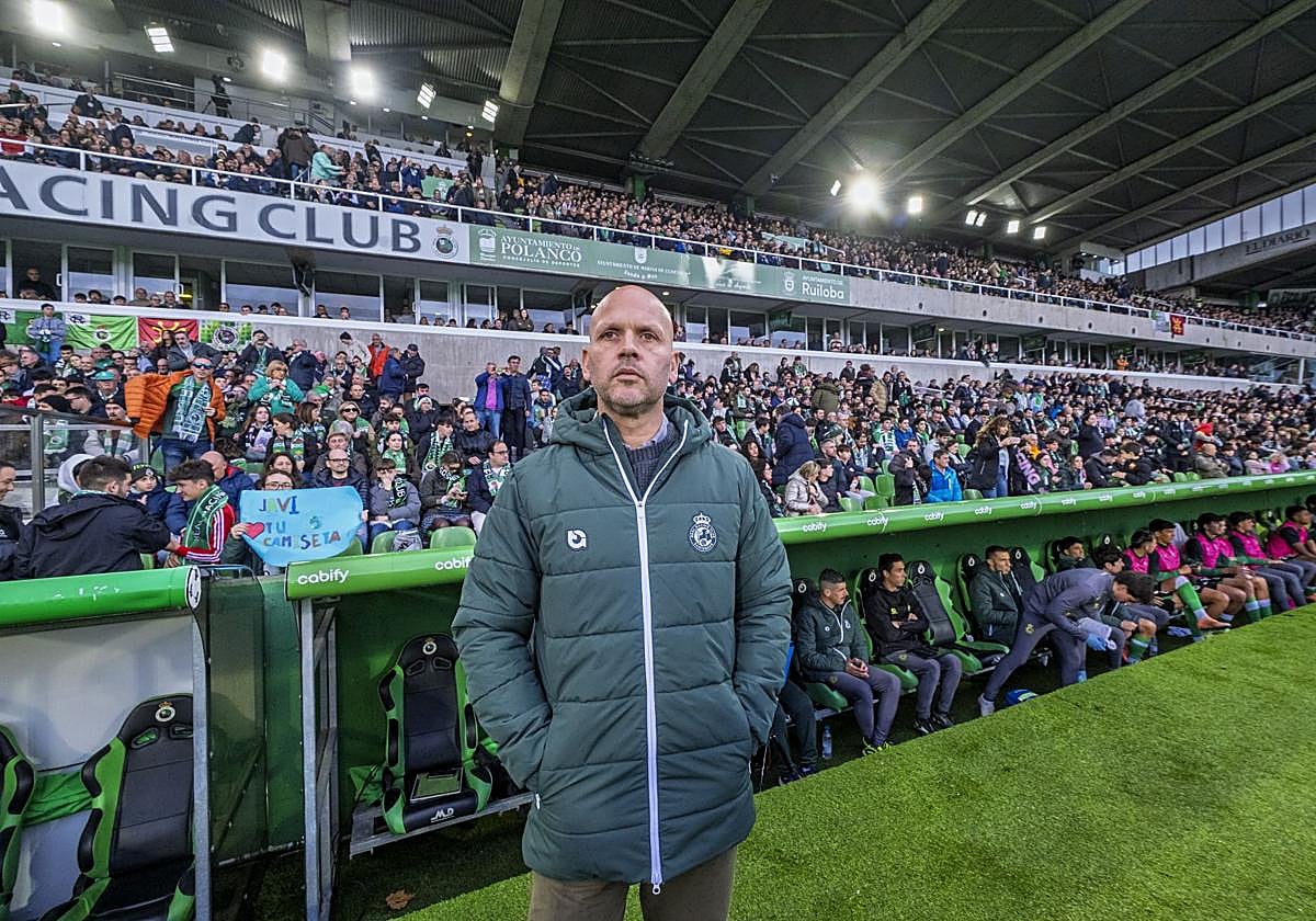 José Alberto, este domingo en el banquillo del Racing.