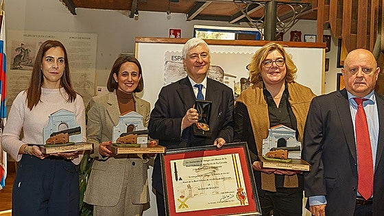 El Museo de Artillería de La Cavada concede sus distinciones