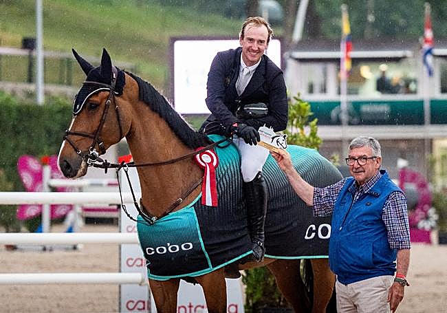 Federico Cobo, en la entrega de trofeos del Pequeño Gran Premio Cisternas Cobo de la ultima edicion de Concurso Internacional de Salto Heras Cantabria Infinita 2025