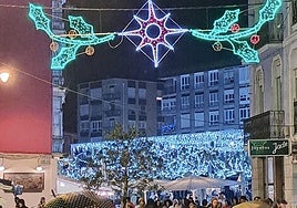 Iluminación navideña en las calles de Santoña.
