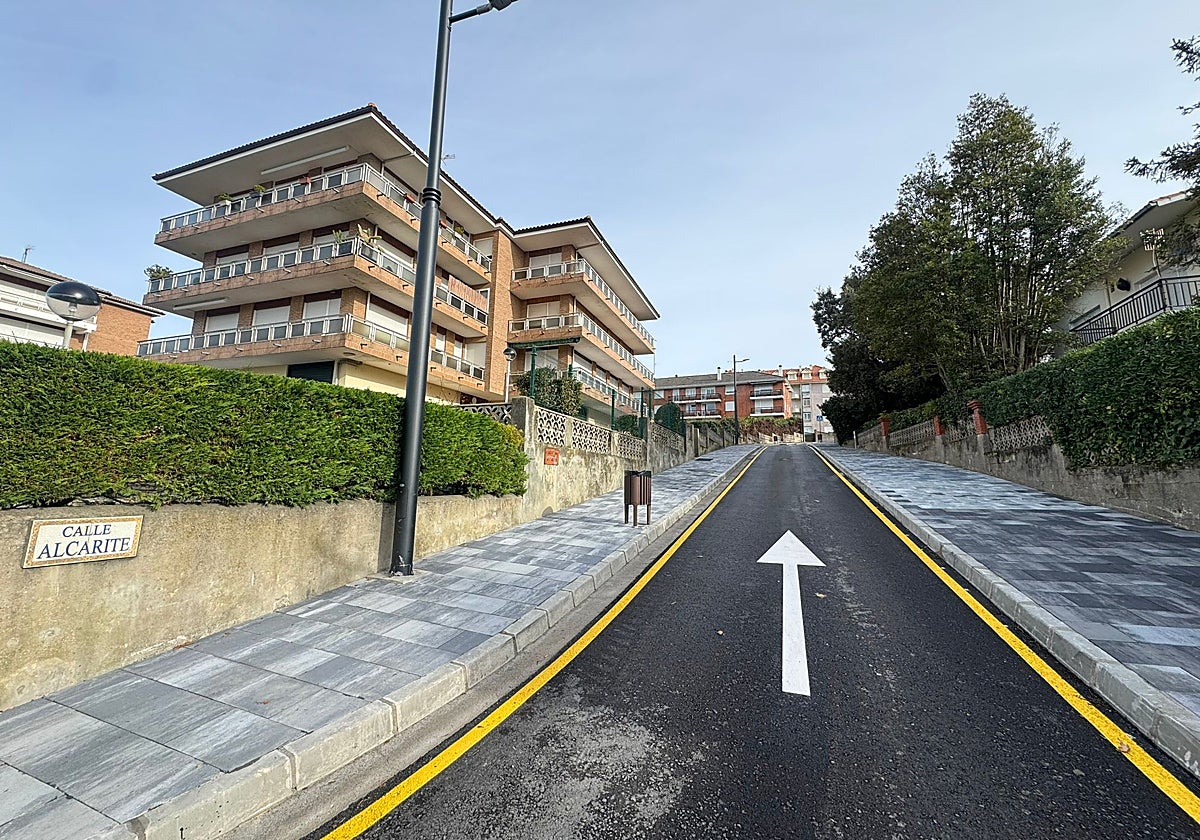 Calle Alcarite de Noja tras ser remozada.