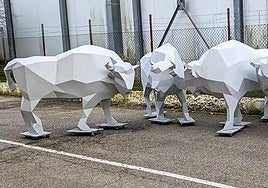 Esculturas de los bisontes del plan turístico.