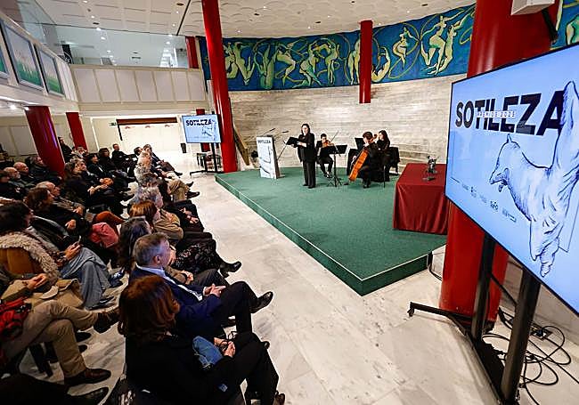 El acto tuvo lubar en la Sala María Balnchard del Palacio de Festivales