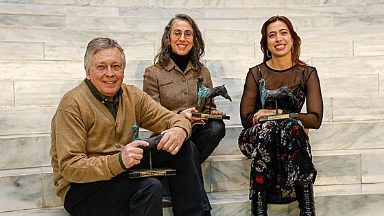 Juan Riancho, Vicky Uslé y Marina Iñesta con los galardones en la mano.