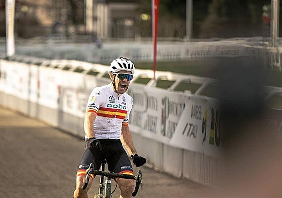 Isaac Suárez entra victorioso en Varese.