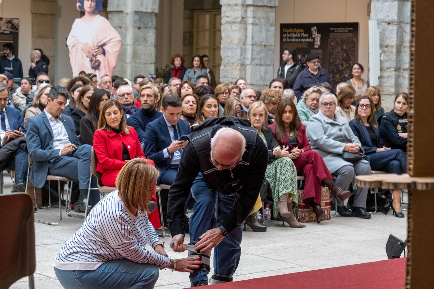 Los diputados han participado en la acción 'Ponte en mi lugar' organizada por Cermi Cantabria. 
