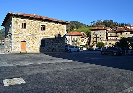 Plaza pública en Limpias.