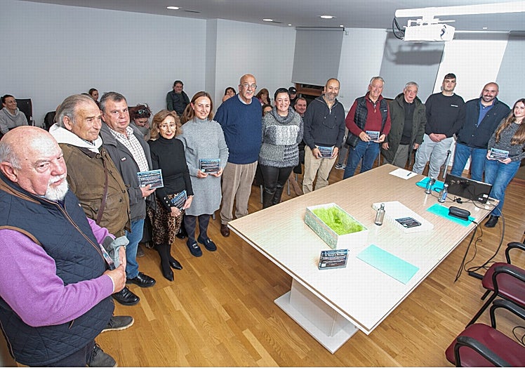 Exintegrantes de las juntas directivas de la Asociación Afodeb homenajeados.