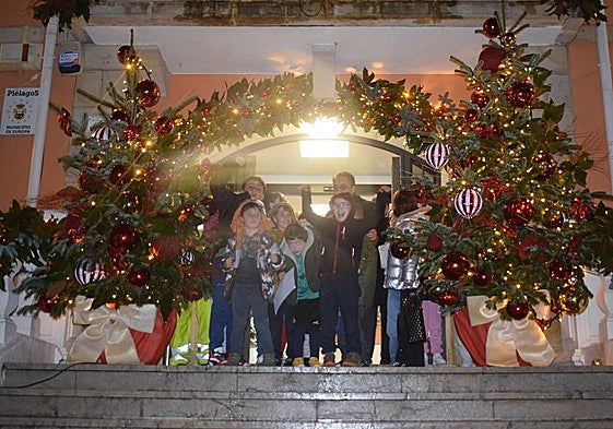 Los niños de Piélagos vuelven a encender la Navidad del municipio