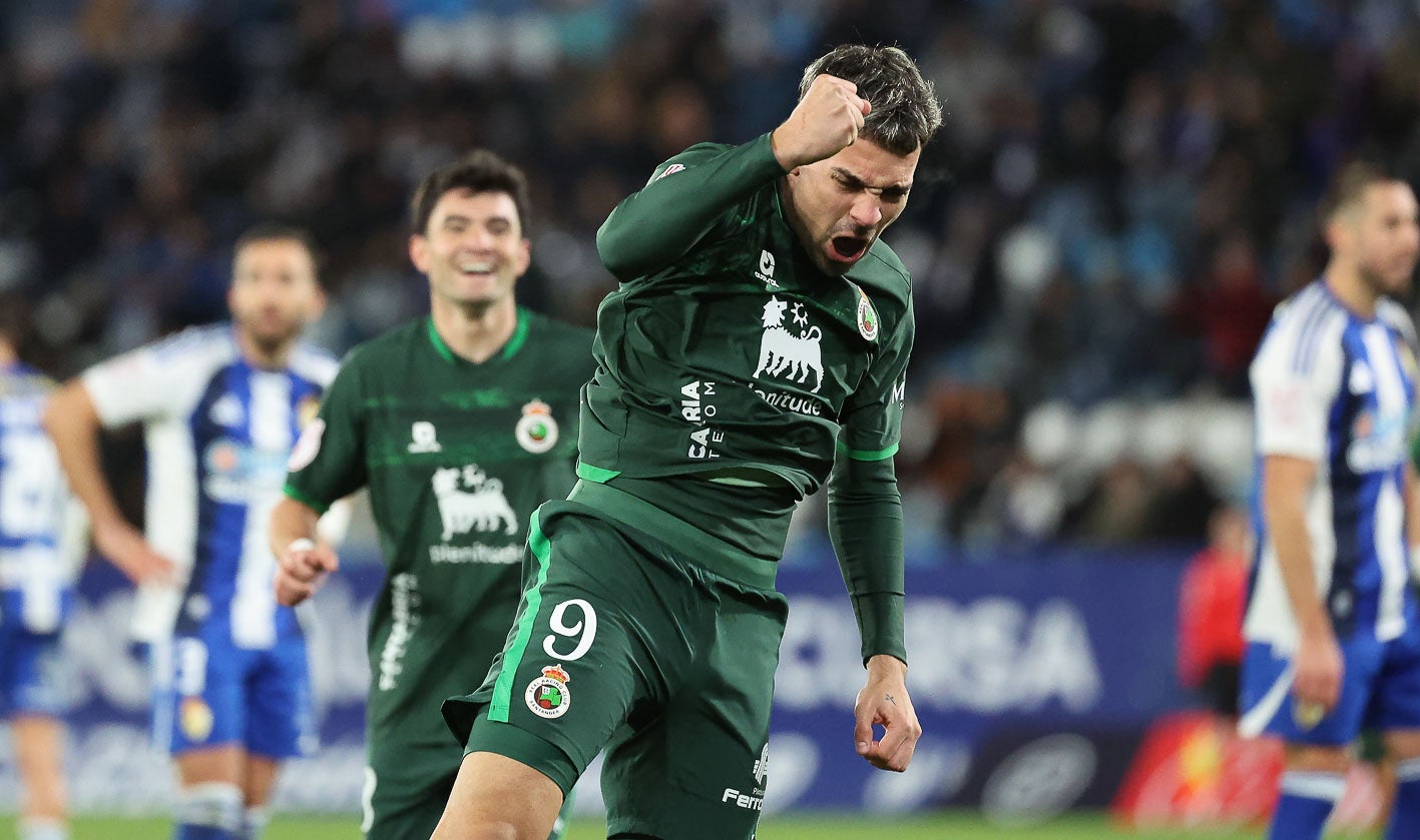 Arana festeja el primer tanto verdiblanco.