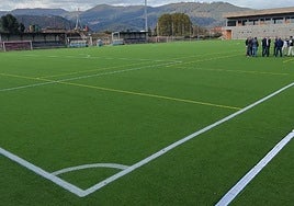Nuevo campo de fútbol de césped artificial en Los Corrales.