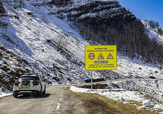 Carretera de Lunada, en marzo, tras el accidente.