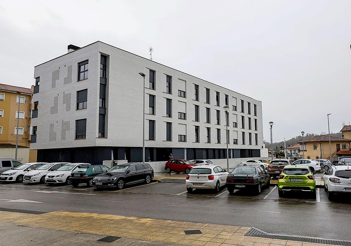 Bloque donde se hallan las viviendas, en Campuzano.