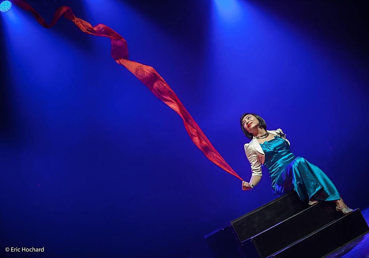 Desde China, Violeta Zheng, mostrará en Torrelavega su último show: 'Aire'.