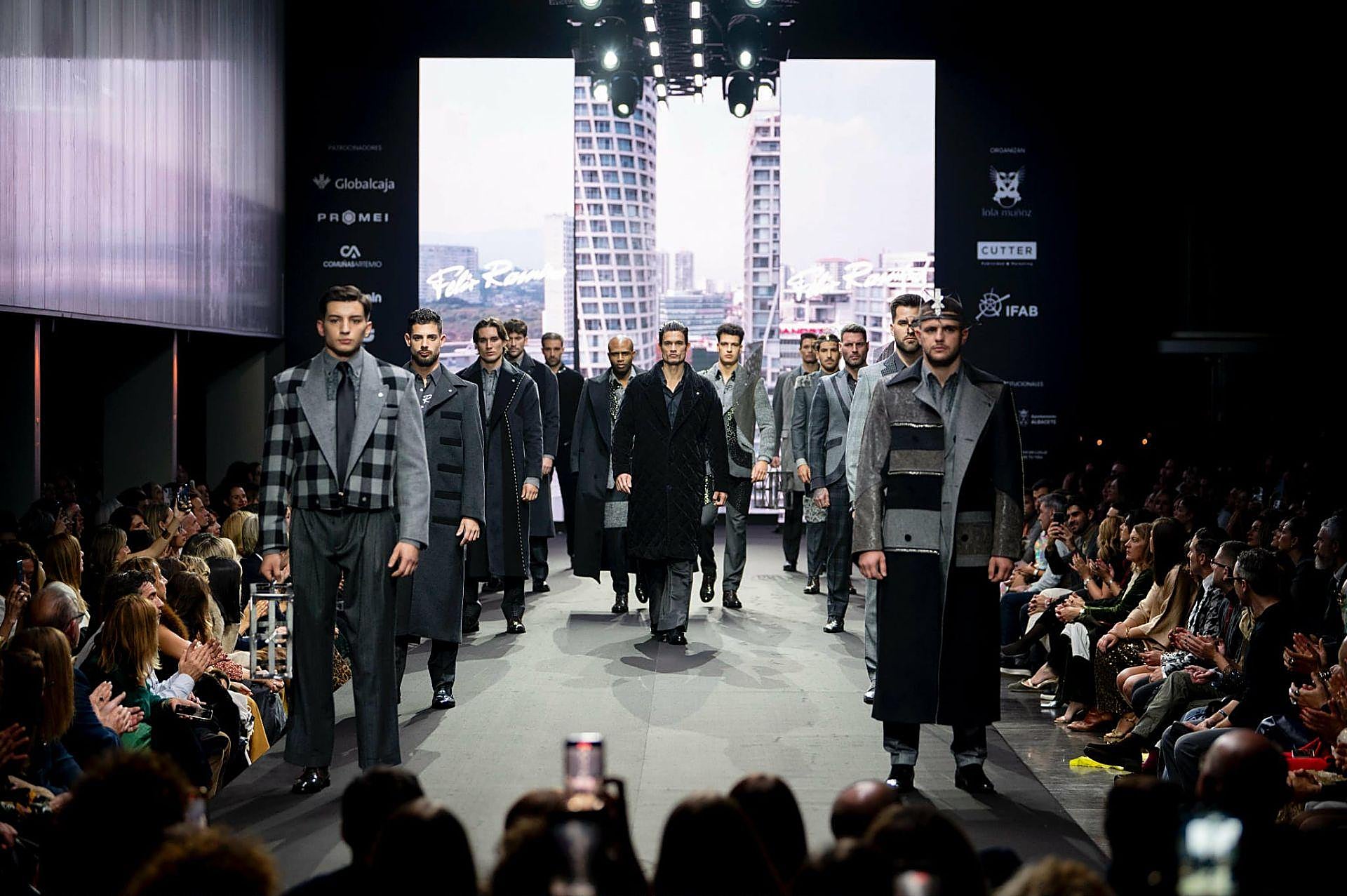 Desfile de Félix Ramiro. 