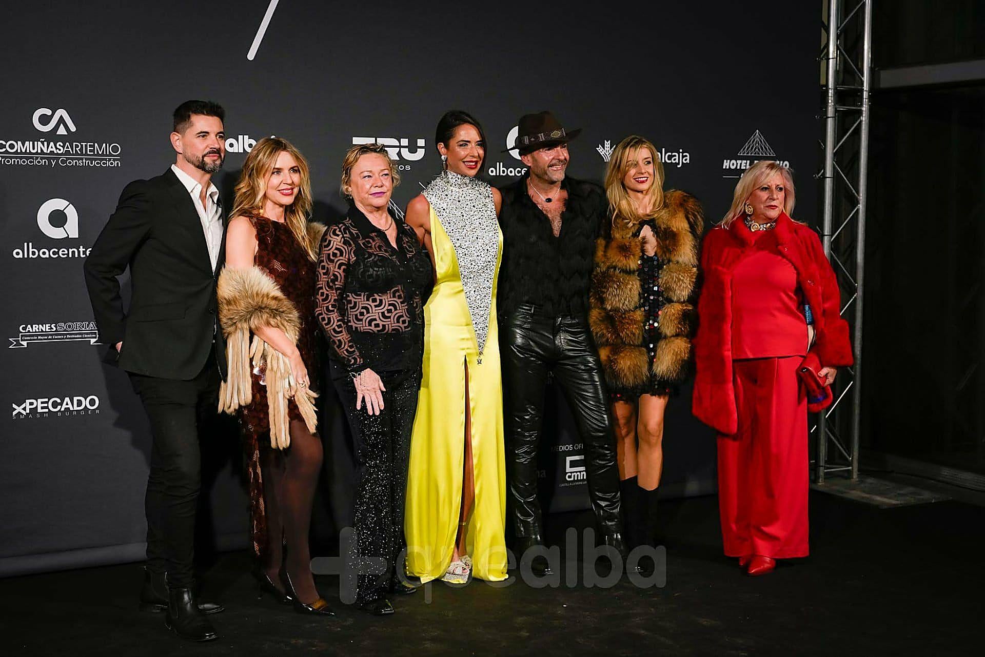 Pepe Madrazo, Paula Alegría, Marta Saiz Rejado, Lola Muñoz, José Luis Callejo, Vanessa Martínez y Mari Luz Fernández.