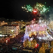 La Plaza del Ayuntamiento estalla en luz para la Navidad