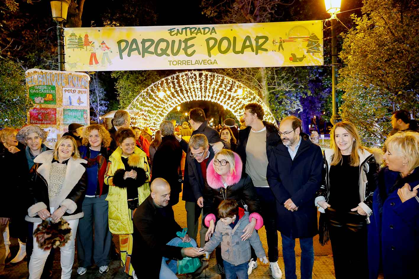 De izquierda a derecha: Laura Romano ( PSOE), Rosario Adela Fernández (PP), Patricia Portilla (PSOE), Miguel Remón (PP), Esther Vélez (PSOE), Javier López Estrada, Pedro Pérez Noriega (PRC), Cristina García Viñas (PRC), Nacho González (PRC), José Luis Urraca (PSOE), María Teresa Cacho (PP) y Jezabel Tazón (PRC).