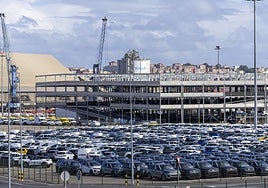 Silo de automóviles del Puerto de Santander.