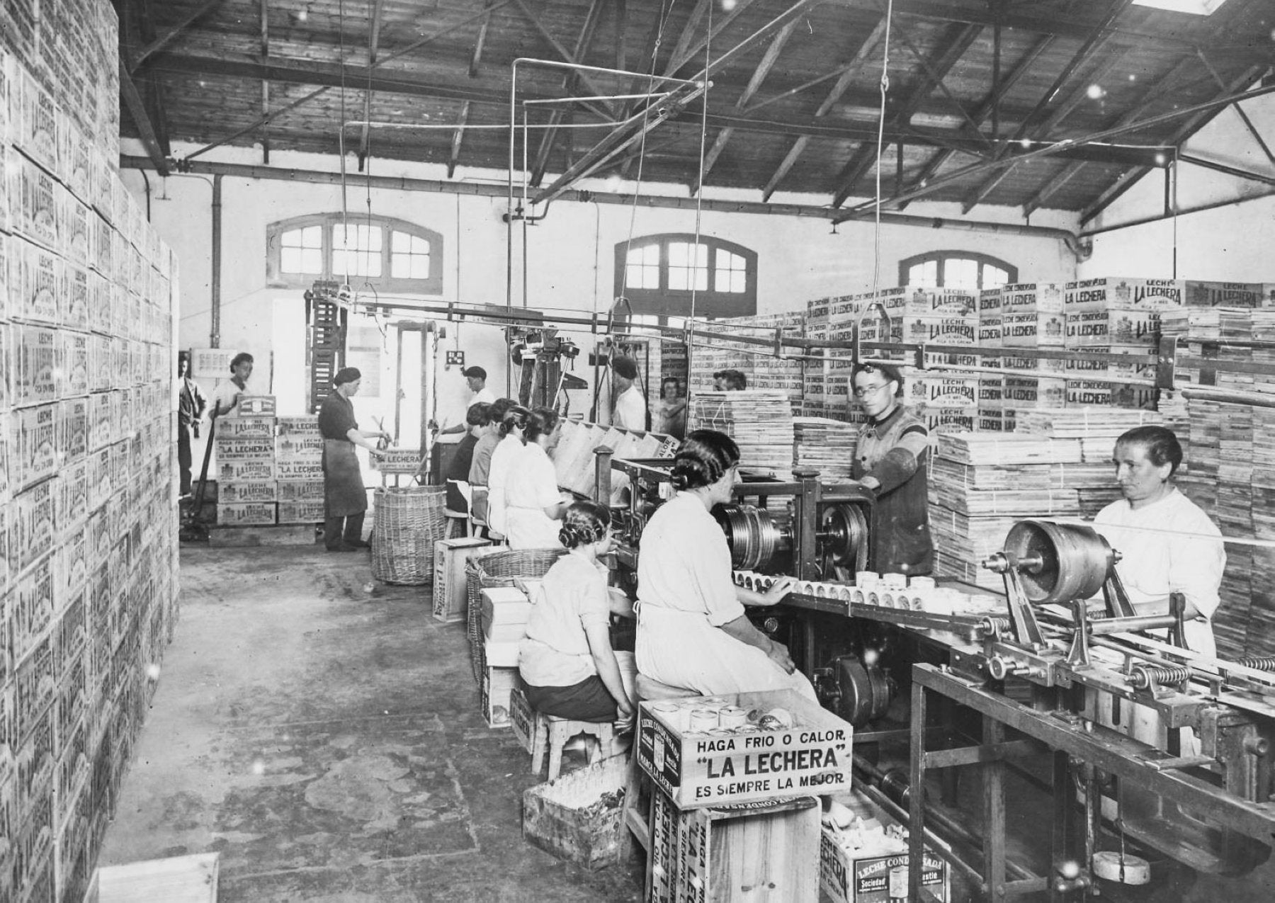 1929. Cadena de etiquetado de la leche condensada La Lechera.