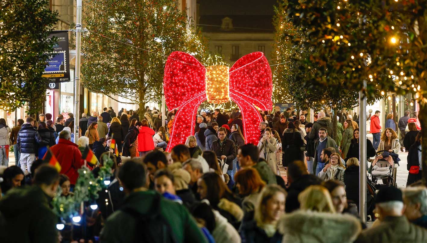 En Juan de Herrera se han colocado unos arcos con forma de lazo enorme.