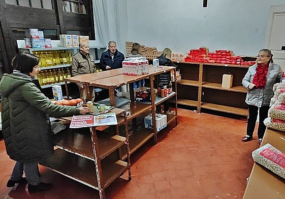 Cáritas prepara ya su recogida de alimentos, con las despensas casi vacías.