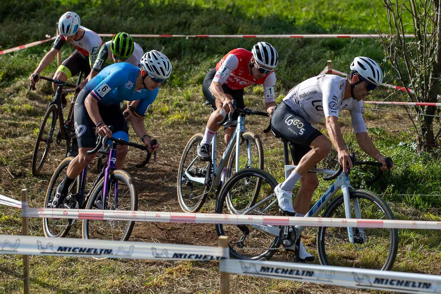 Esteban, Inguanzo y Pérez, al frente de la carrera.