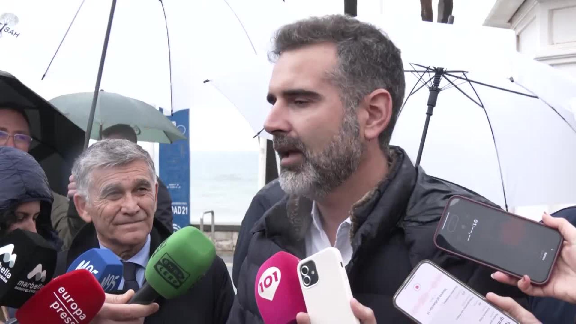 Fernández-Pacheco visita nuevos colectores de saneamiento en San Pedro Alcántara